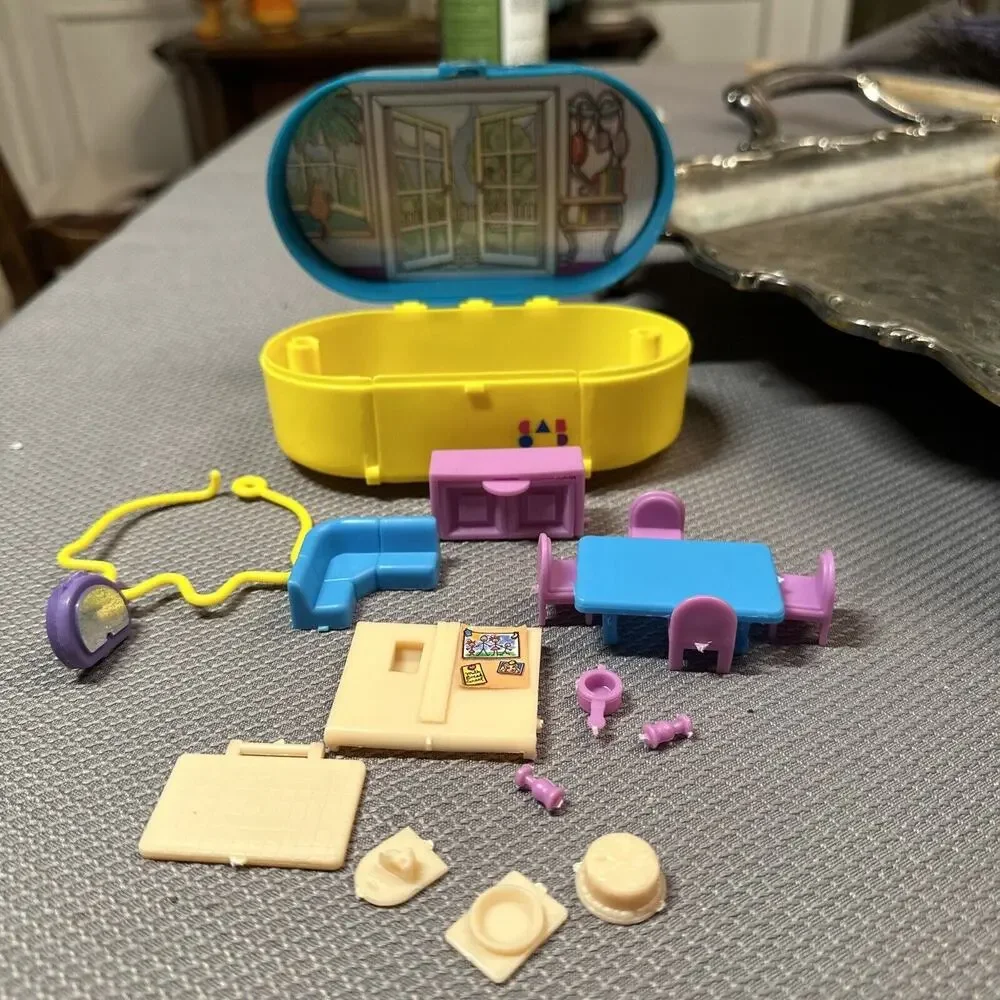 VTG 1993 Caboodles Toy Biz Mini Playset Compact Case w/ Partial Accessories Rare